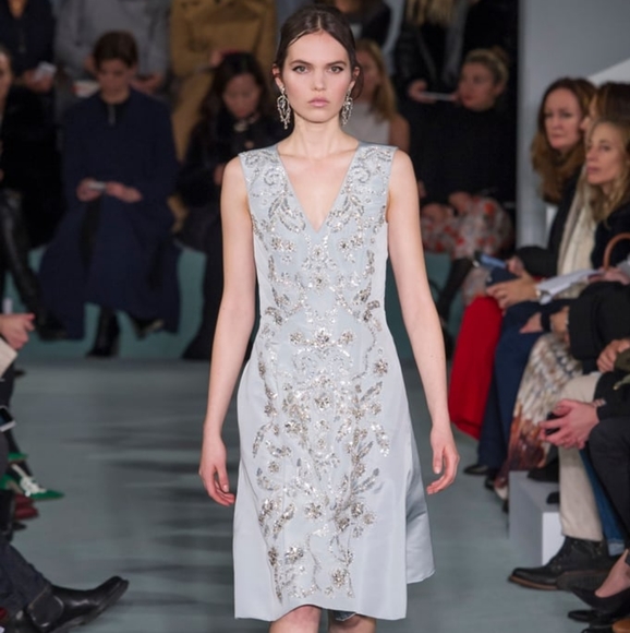 *$7,000 OSCAR DE LA RENTA EXCLUS SILK LIGHT BLUE CRYSTAL EMBROID RUNWAY DRESS 8